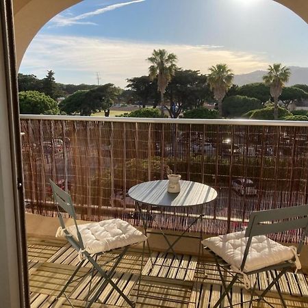 Escapade Au Port Apartment Hyeres Exterior photo
