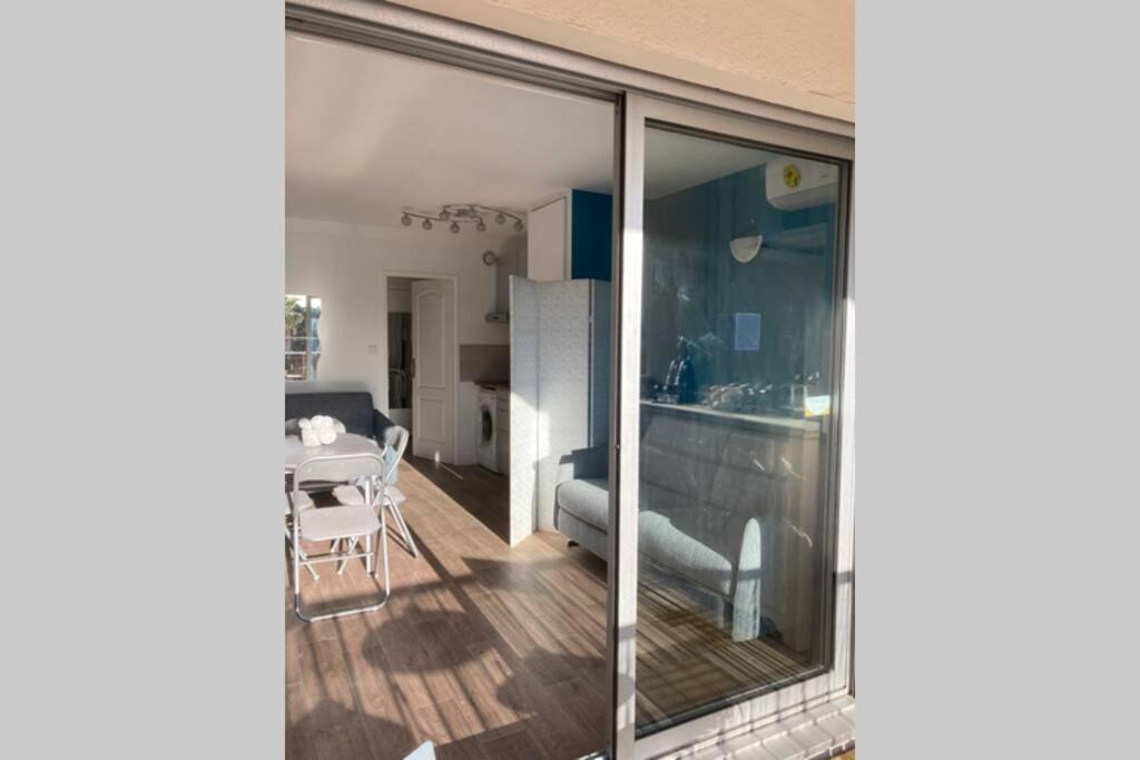 Escapade Au Port Apartment Hyeres Exterior photo